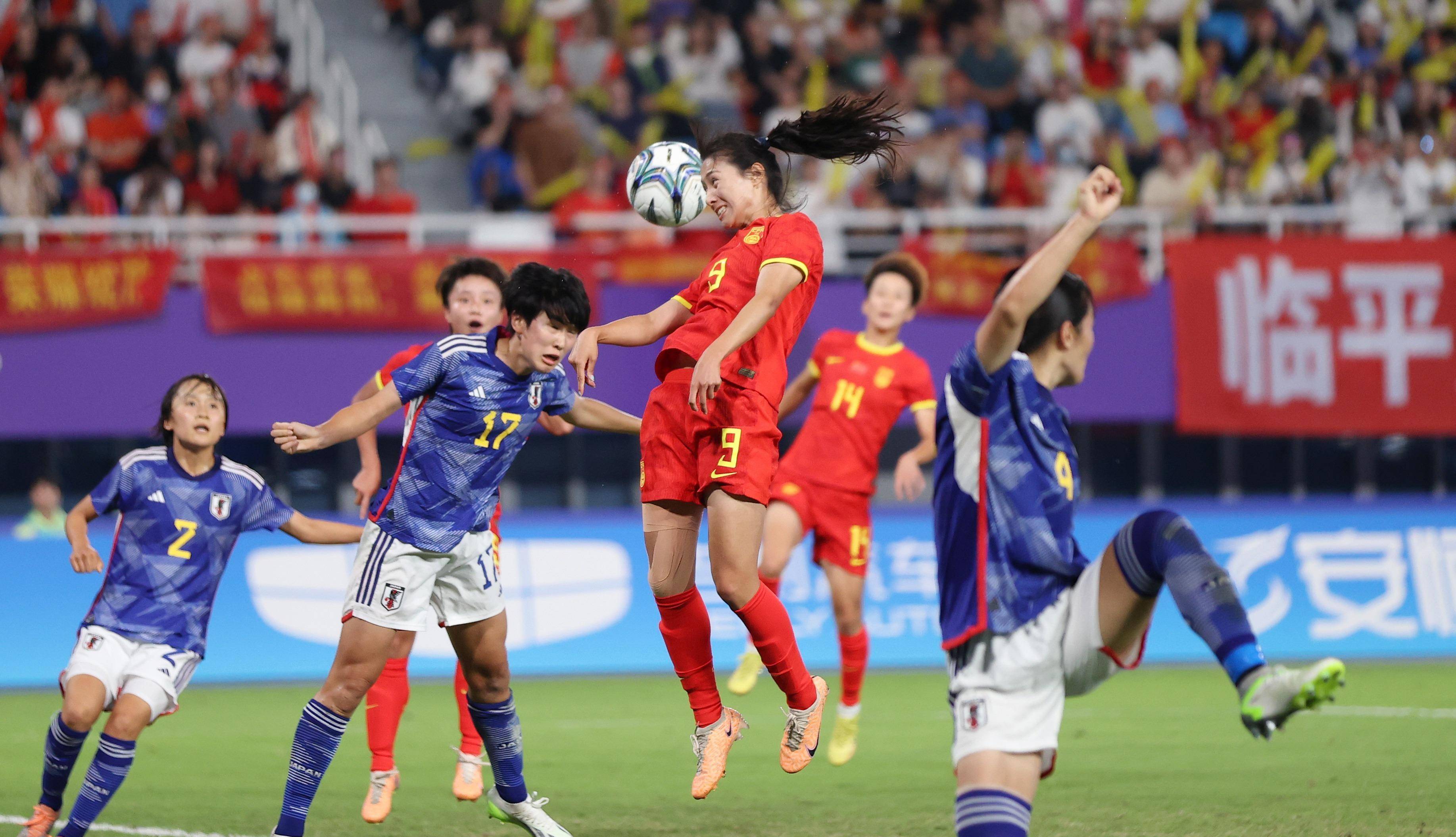 星空体育登录入口-美国女足：燃情赛场上的豪情风采